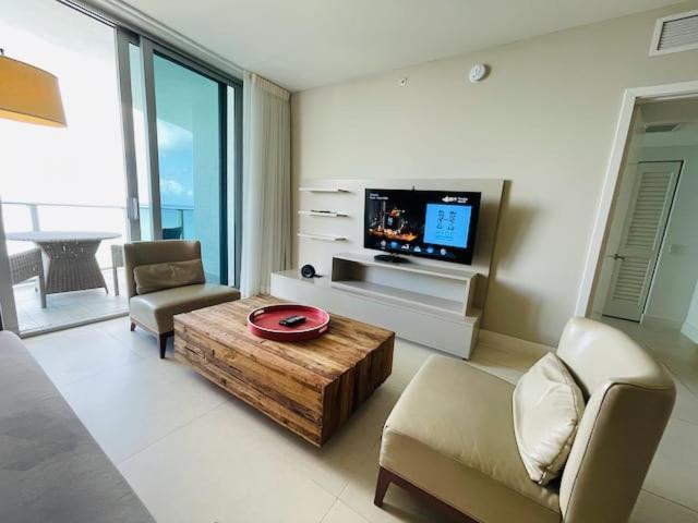 Stay At The Top With Amazing Views By Rent4Us Hollywood Exterior foto